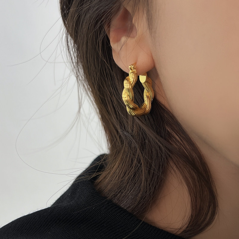 中古风拉丝麻花18k镀金耳环新款小众设计高级感气质耳圈耳饰