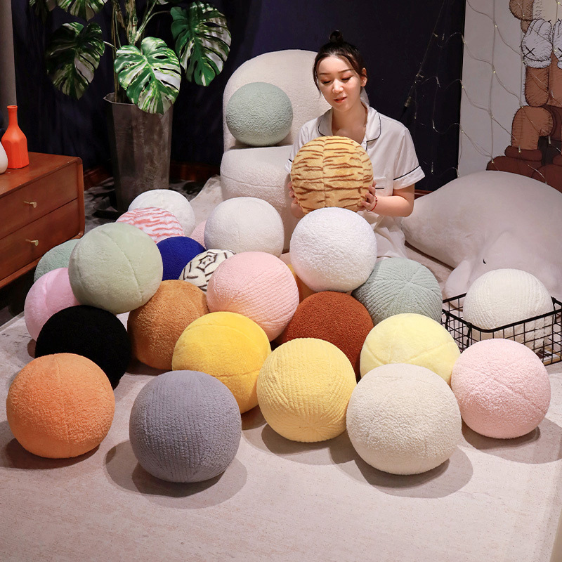 心粉色球形抱枕毛绒玩具