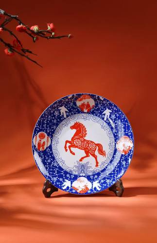 2026马年景德镇陶瓷纪念盘青花瓷马盘子年底公司活动赠送员工礼品