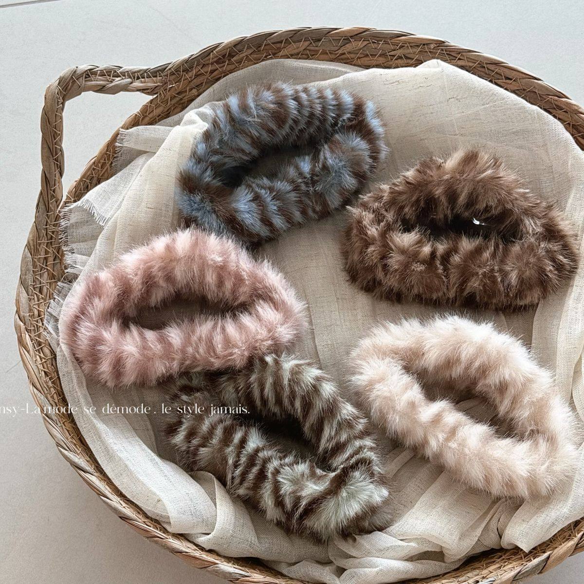 秋冬毛绒镂空云朵抓夹高级感盘发鲨鱼夹大号发量多发夹女后脑勺,饰品/流行首饰/时尚饰品新,民族风发饰,淘宝优惠券,粉丝福利购,淘宝优惠卷