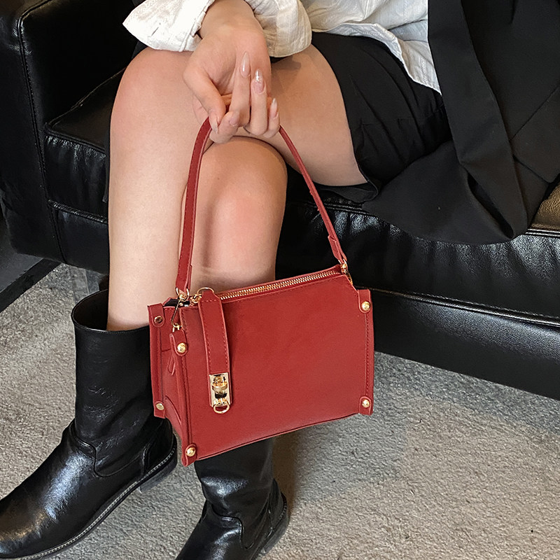高颜值红色小方包女2026春季新款通勤斜挎包韩系流行小拎包盒子包,箱包皮具/热销女包/男包,小方包,淘宝优惠券,粉丝福利购,淘宝优惠卷