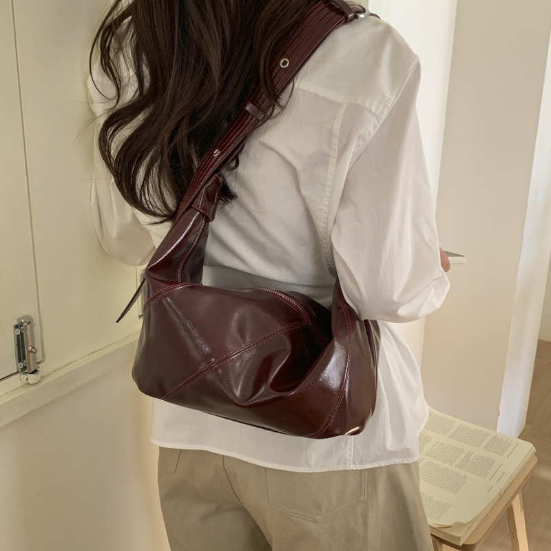 极简风软皮腋下包女式大容量单肩斜挎包通勤饺子包包2026春季新款,箱包皮具/热销女包/男包,通用款女包,淘宝优惠券,粉丝福利购,淘宝优惠卷