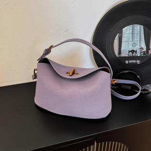 高级感磨砂复古元宝包包女2026新款小众设计单肩斜挎包通勤饺子包