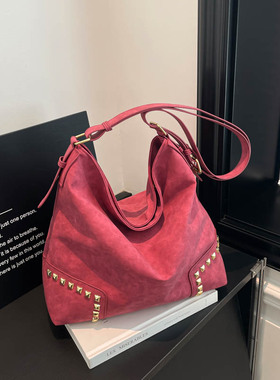 松弛感磨砂质感hobo包女2026春夏新款大容量通勤斜挎包时尚单肩包