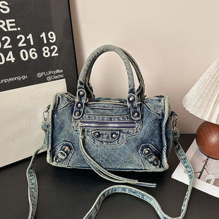 美式复古牛仔机车包女式铆钉手提斜挎包小众ins个性托特包辣妹包