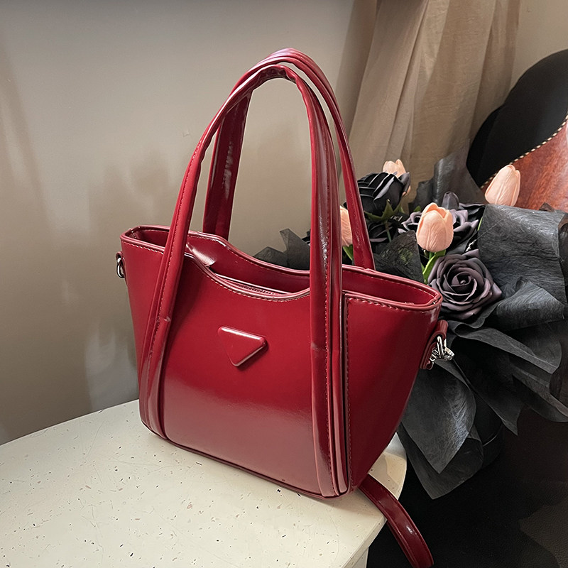 高级感红色水桶包女包2026新款菜篮子小托特包手提包百搭简约通勤,箱包皮具/热销女包/男包,水桶包,淘宝优惠券,粉丝福利购,淘宝优惠卷