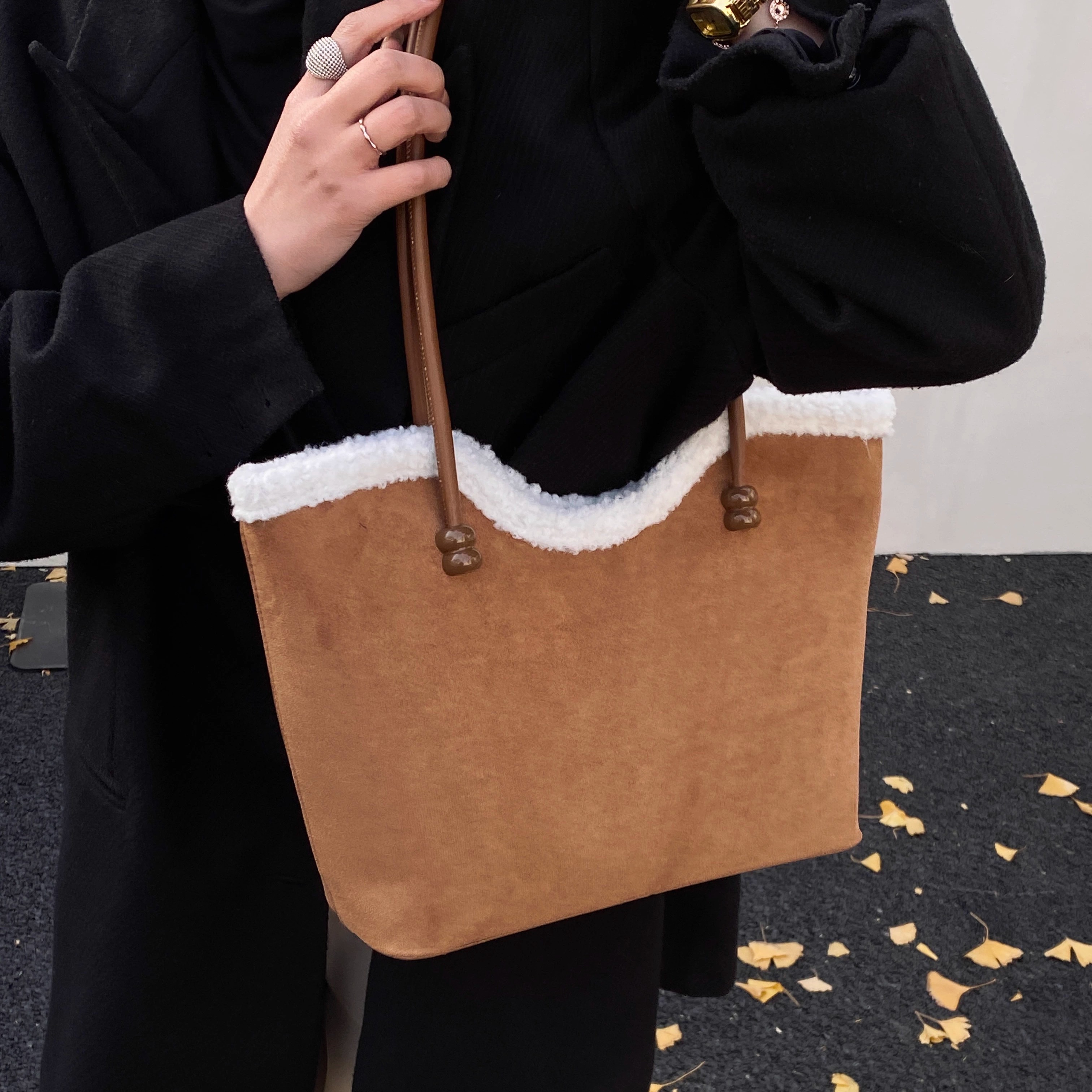 简约磨砂绒面大容量通勤托特包