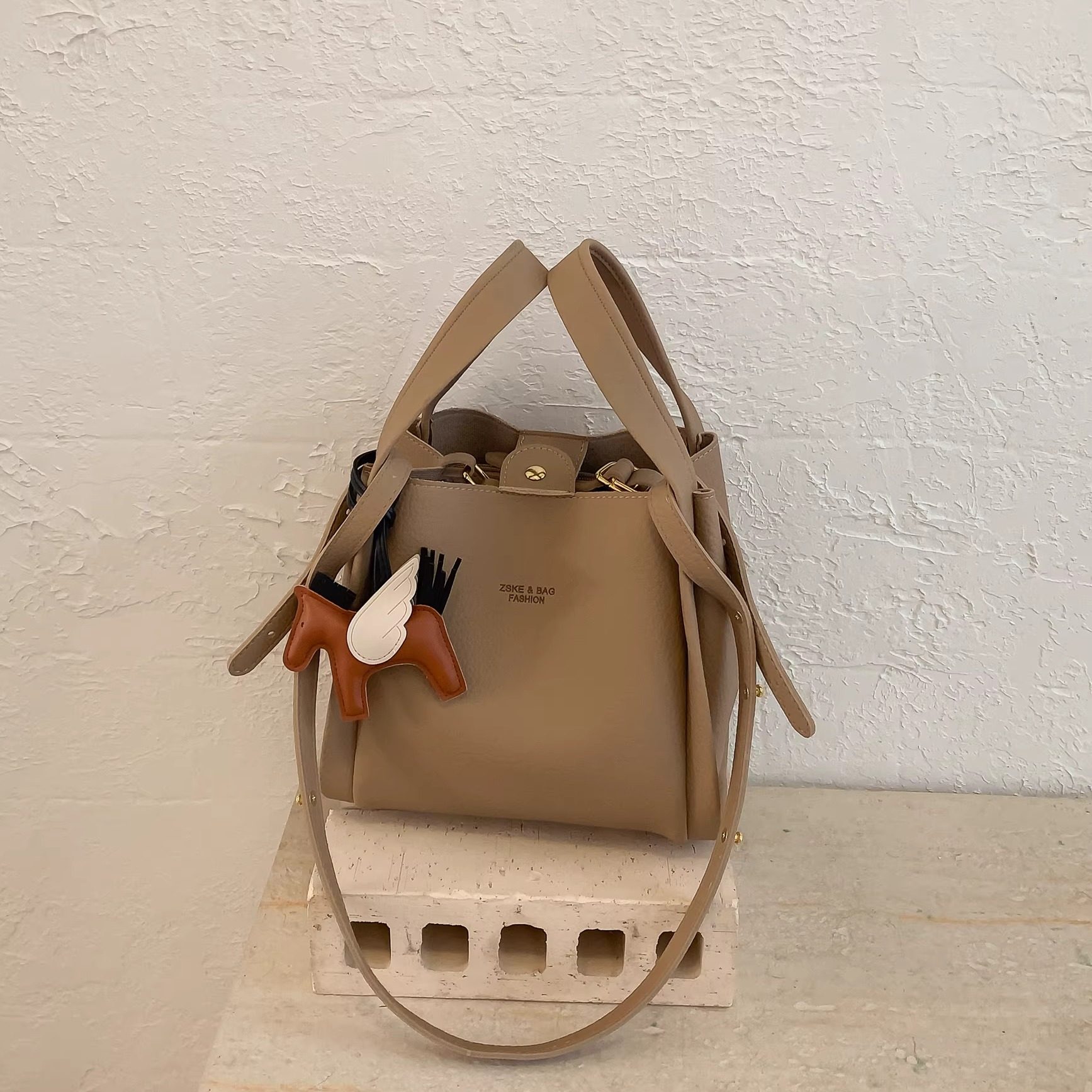 韩系高级感小包包女式2025新款潮时尚手拎袋手提包百搭斜挎水桶包,箱包皮具/热销女包/男包,水桶包,淘宝优惠券,粉丝福利购,淘宝优惠卷