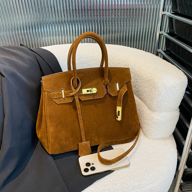 大容量上班通勤单肩斜挎包