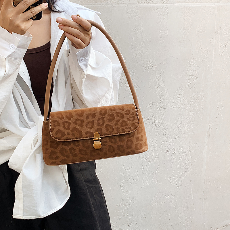 复古豹纹法棍包腋下包