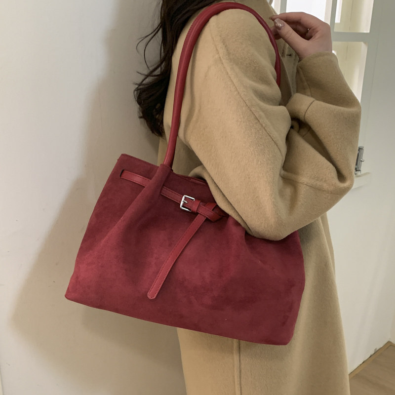大容量托特包包女2026新款轻奢小众高级感巨好看红色新娘婚包日常