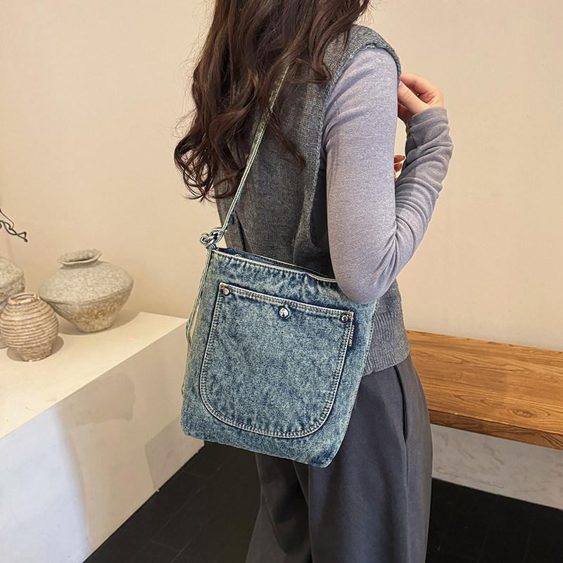 休闲牛仔布斜挎包女2026新款潮时尚单肩通勤包百搭小众设计托特包,箱包皮具/热销女包/男包,托特包,淘宝优惠券,粉丝福利购,淘宝优惠卷