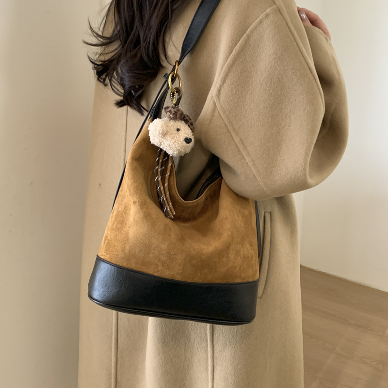 美拉德复古大容量水桶包