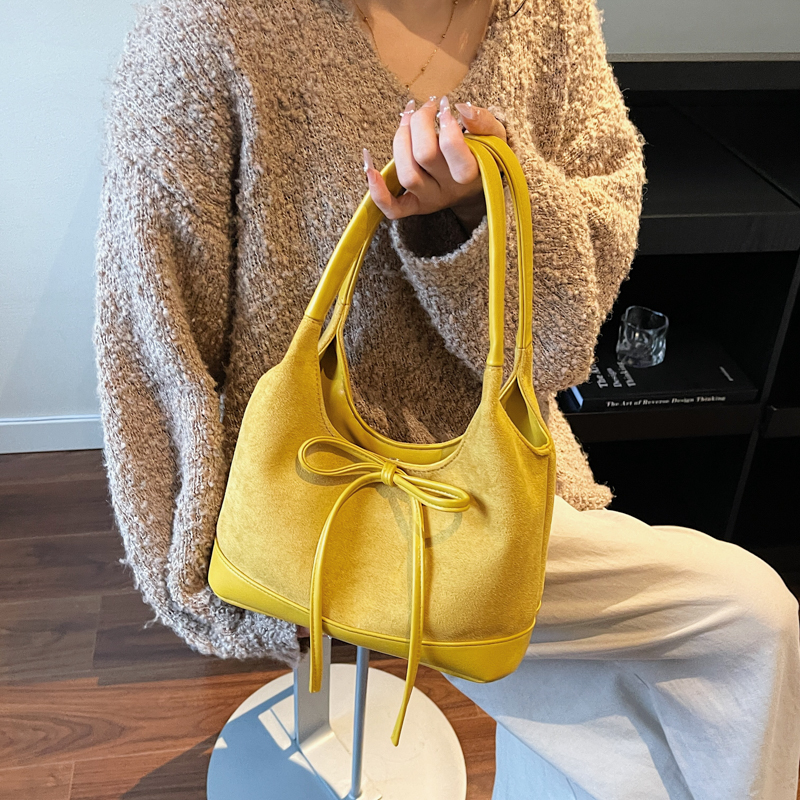 韩国小众复古磨砂绒水桶包