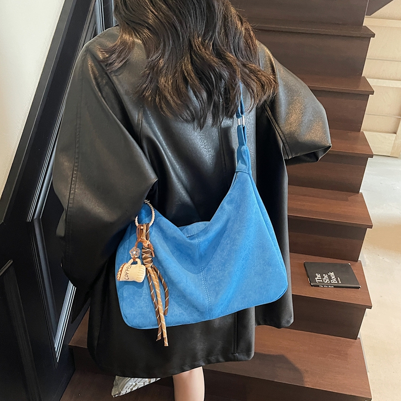 2025新款慵懒风宽带斜挎包