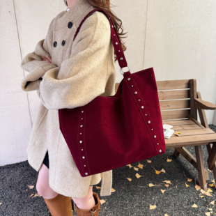 美式 大容量单肩包休闲日常通勤大包 复古铆钉磨砂托特包女2025新款