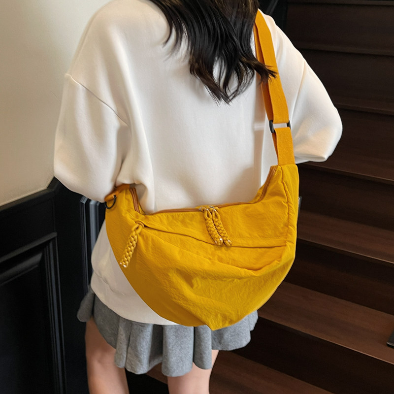 休闲饺子包女新款大容量轻便斜挎包学生通勤时尚单肩包尼龙帆布包,箱包皮具/热销女包/男包,通用款女包,淘宝优惠券,粉丝福利购,淘宝优惠卷