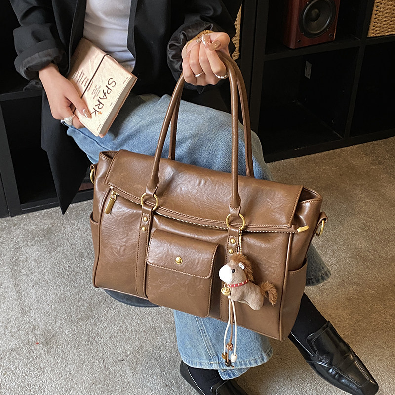 美式复古大容量手提包2025新款邮差机车大包通勤包短途出差公文包,箱包皮具/热销女包/男包,托特包,淘宝优惠券,粉丝福利购,淘宝优惠卷