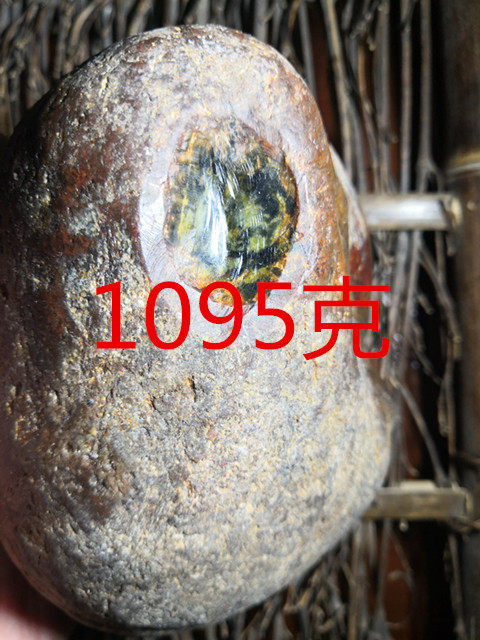 墨玉籽料新疆和田玉墨碧玉天然原石 石包玉籽料&ldquo;一红二黄三黑&rdquo;