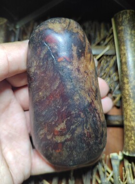 这种籽料你见过吗，鸡血红红玉籽料原石，密度2.99，新疆籽玉独特