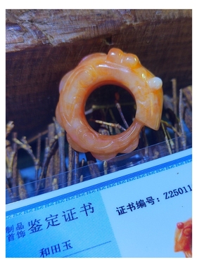 鸡油黄新疆和田玉黄玉独籽料雕刻尾戒龙戒，七八十年代老工老料