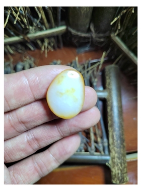 羊脂白玉洒金皮带霞红色，是真白的珠宝玉器文玩之和田玉