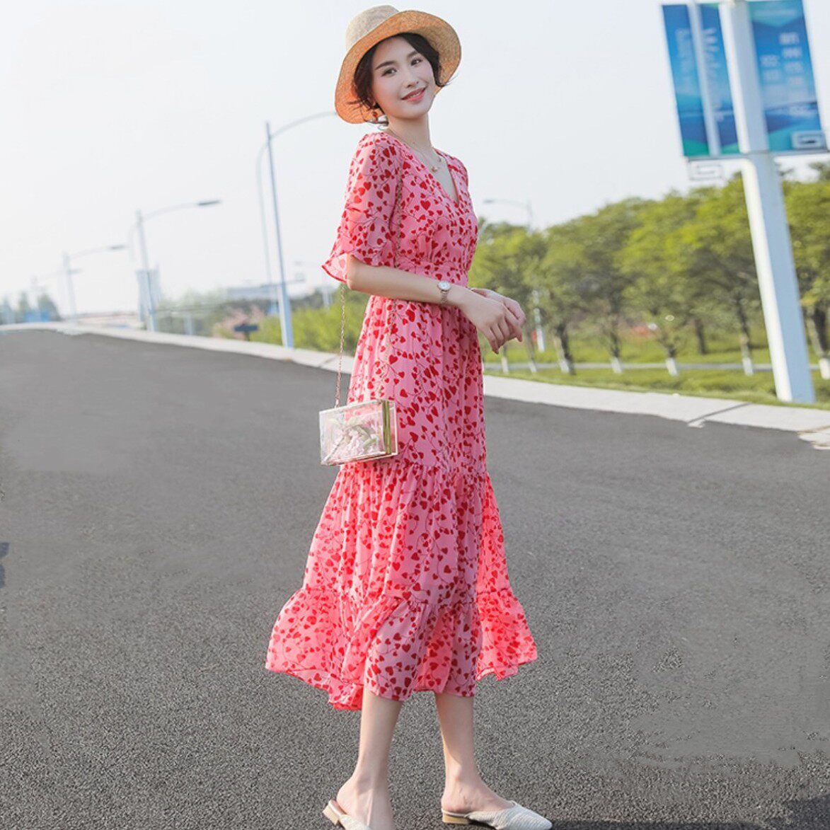 去云南旅游穿的裙子茶卡盐湖茶歇裙女法式海边度假荷叶袖收腰长裙