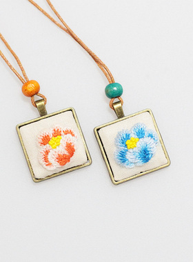 原创复古手工刺绣女士挂件毛衣链