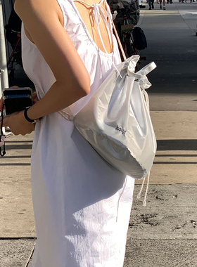 duye度也 韩国haag漆光抽绳背包银色奶油色束口袋尼龙包ins风女包