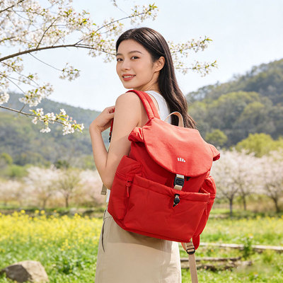 蕉下女户外轻便大容量双肩包