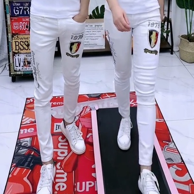 刺绣弹力修身精神小伙牛仔裤