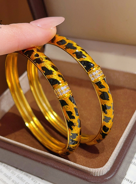 女沙金点钻豹纹卡扣手镯复古送礼