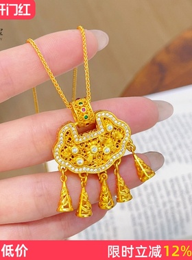 女沙金镂空同心莲流苏锁包吊坠