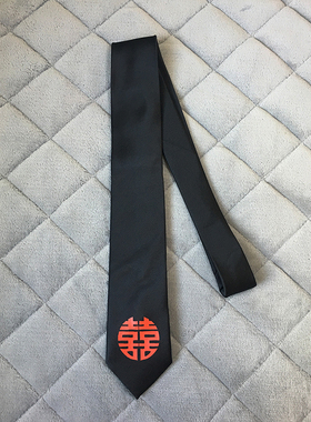 大红色圆形拍摄领带定制