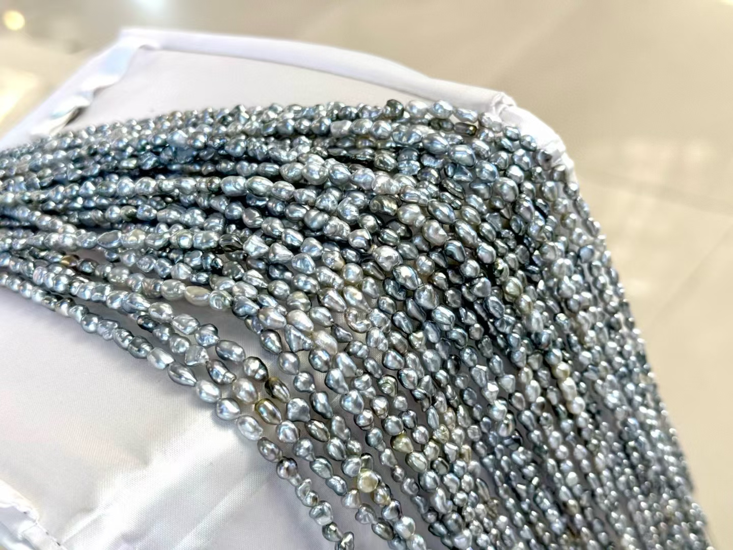 大溪地keshi无核碎银子2.5-4.5mm超美油亮银灰色野生无核强光皮滑