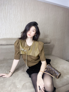 2024秋装上新小众设计复古盘扣泡泡袖短袖小衫宽松洋气橄榄色上衣