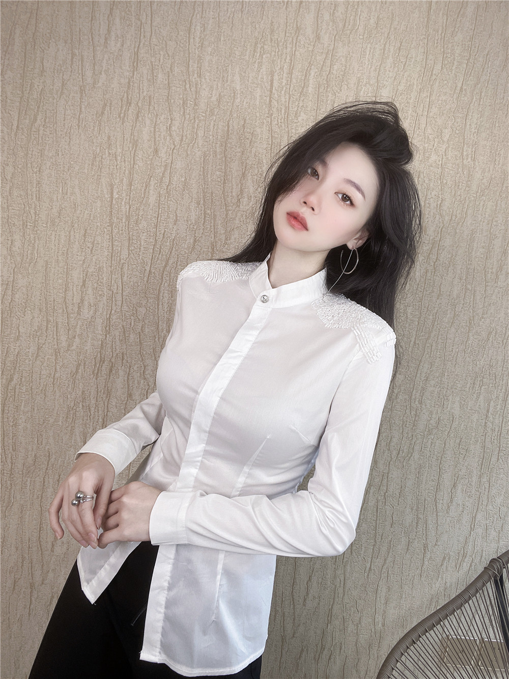 高级感重工装饰修身显瘦弹力棉衬衫2024新款小众设计长袖衬衣小衫
