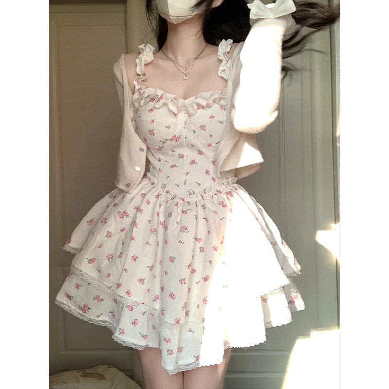 白色碎花吊带连衣裙女夏辣妹性感纯欲风收腰显瘦蓬蓬裙甜辣风