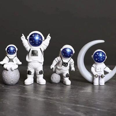 4 pcs Astronaut Figure Statue Figurine Spaceman Sculpture Ed
