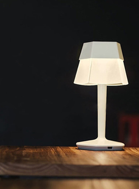 艾舍人(XCELLENT)台湾现代简约LED卧室床头书桌创意桌灯LUDIA喜乐