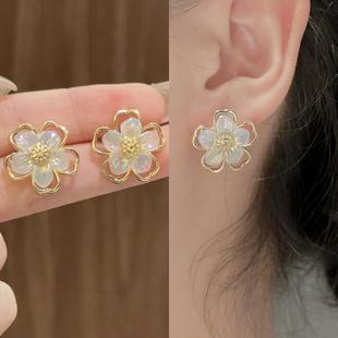 高级感小众贝壳花朵耳环气质个性时尚简约百搭花瓣耳钉耳夹无耳洞