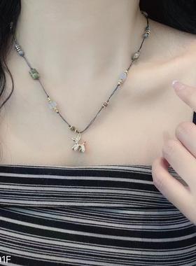 日韩小众趣味小狗项链女高级感时尚锁骨链天然石颈链2025年新款