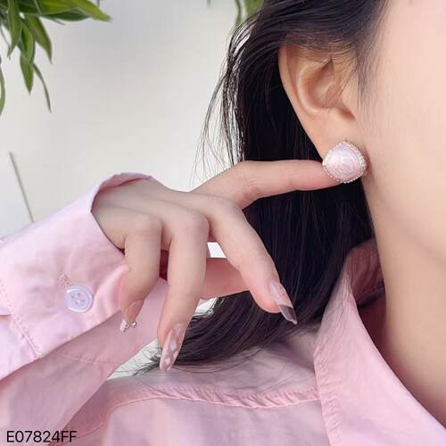 小众设计高级感简约耳环女韩国小众气质耳钉日常通勤耳饰2026年潮