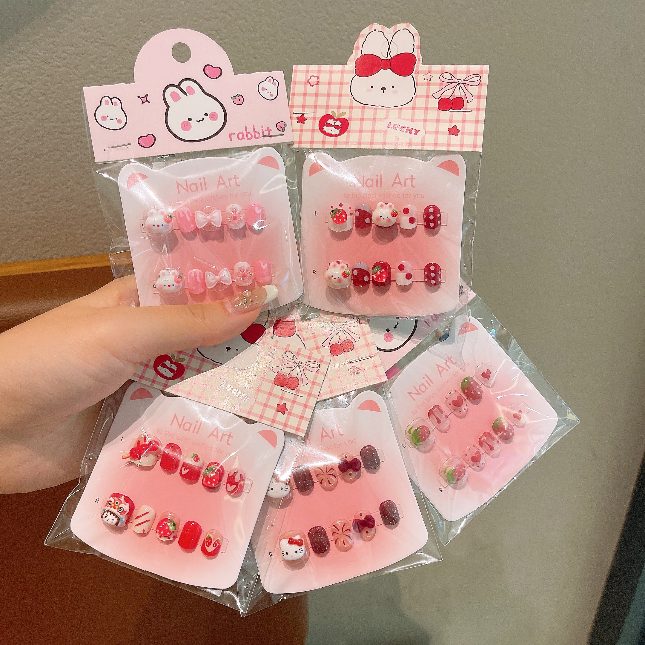 儿童可爱卡通穿戴甲粉色系美甲贴片HelloKitty小女孩短款指甲贴礼,彩妆/香水/美妆工具,穿戴甲/甲片,淘宝优惠券,粉丝福利购,淘宝优惠卷