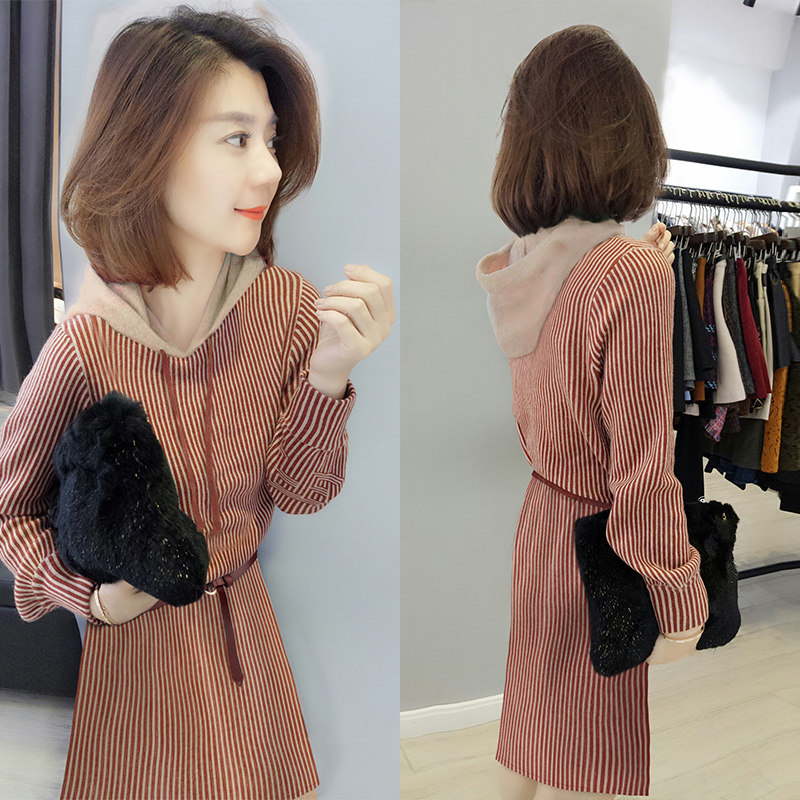 欧洲站秋装2020新款欧货秋季小个子时尚连帽条纹针织连衣裙女修身