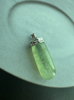 一线天 天然老料橄榄石925银吊坠