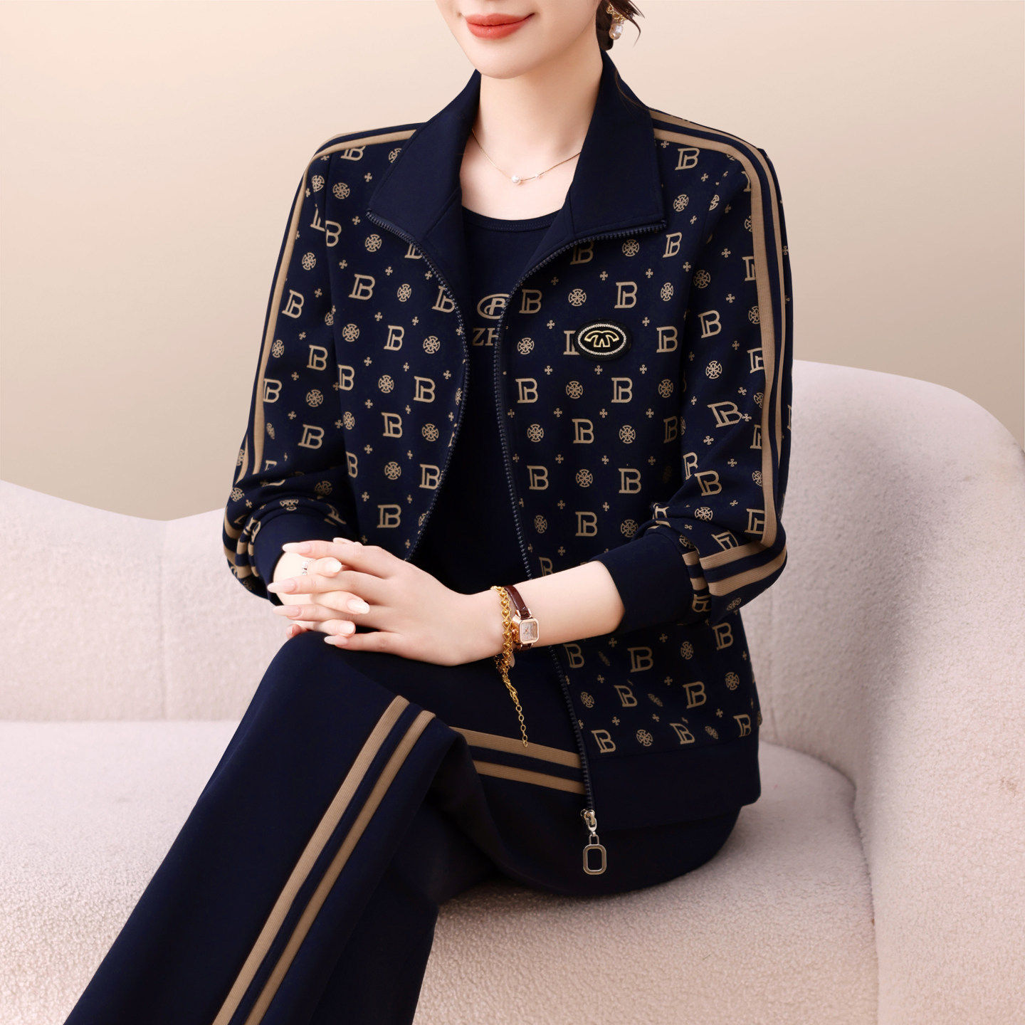 运动服套装女春秋2026新款宽松显瘦洋气中老年妈妈花色休闲三件套