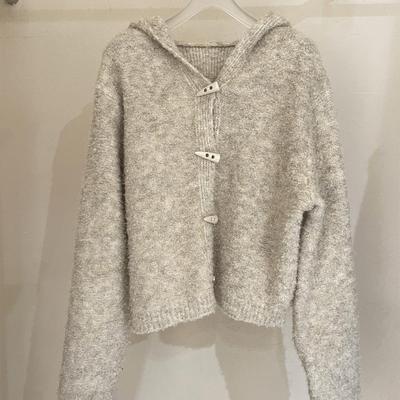 针织女装牛角扣连帽开衫