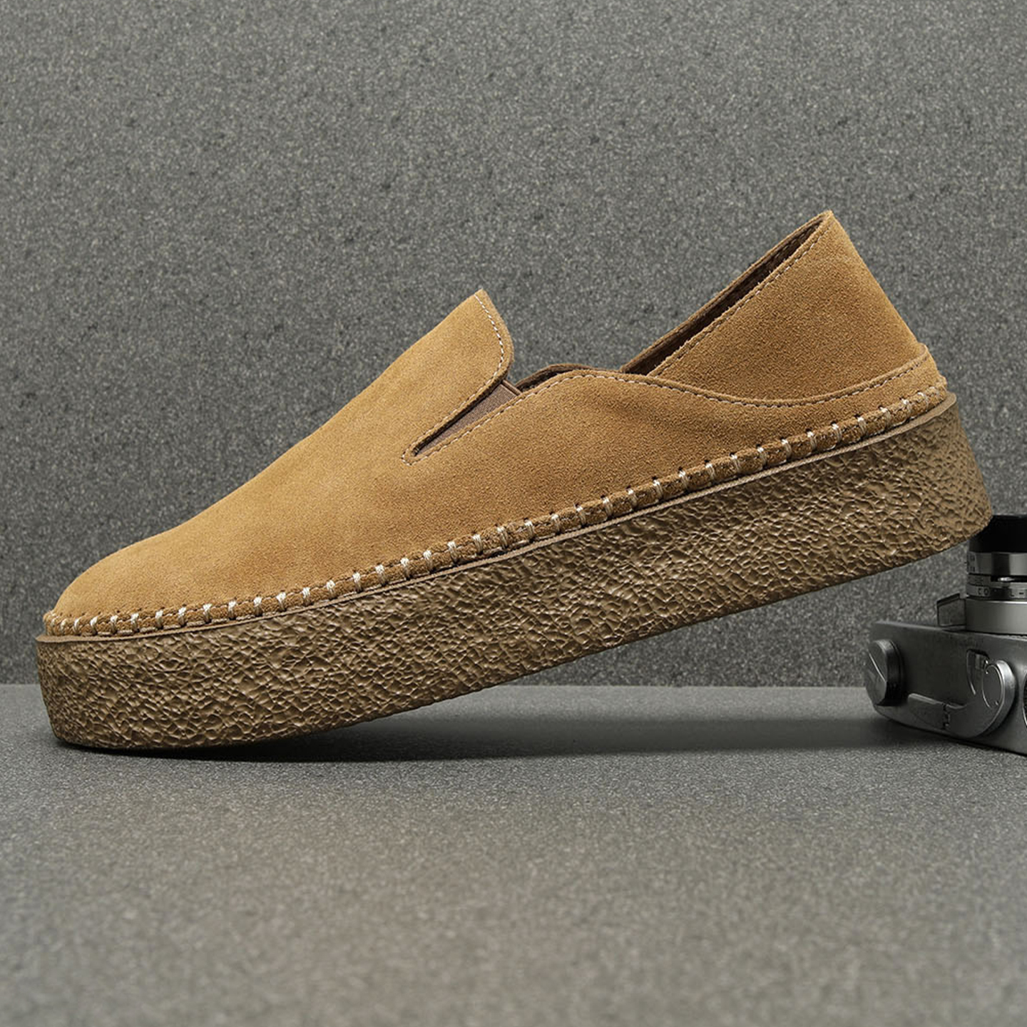 反绒皮男鞋2025新款厚底休闲鞋