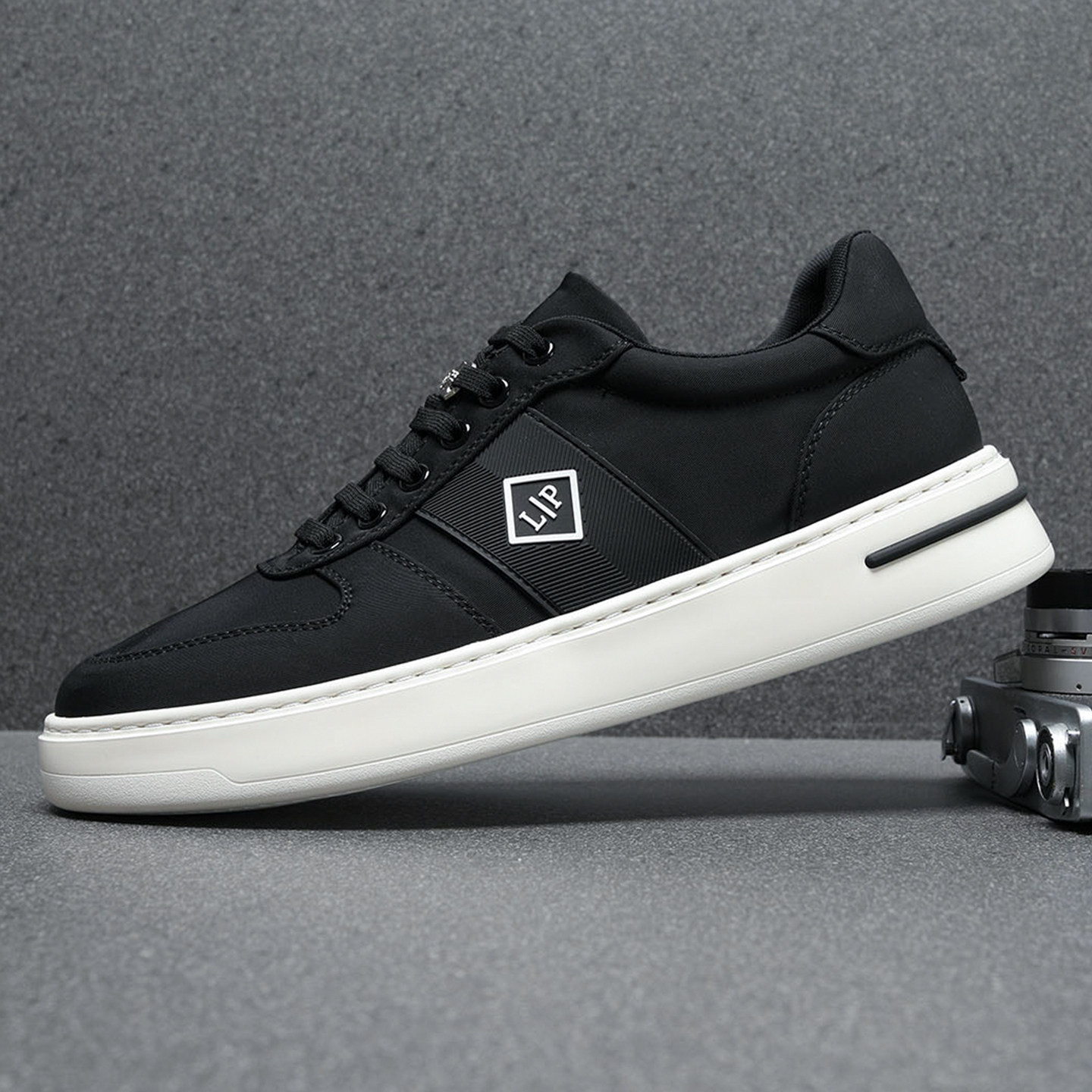 春夏季男鞋2026新款帆布鞋男潮流百搭休闲鞋轻软舒适透气板鞋男款